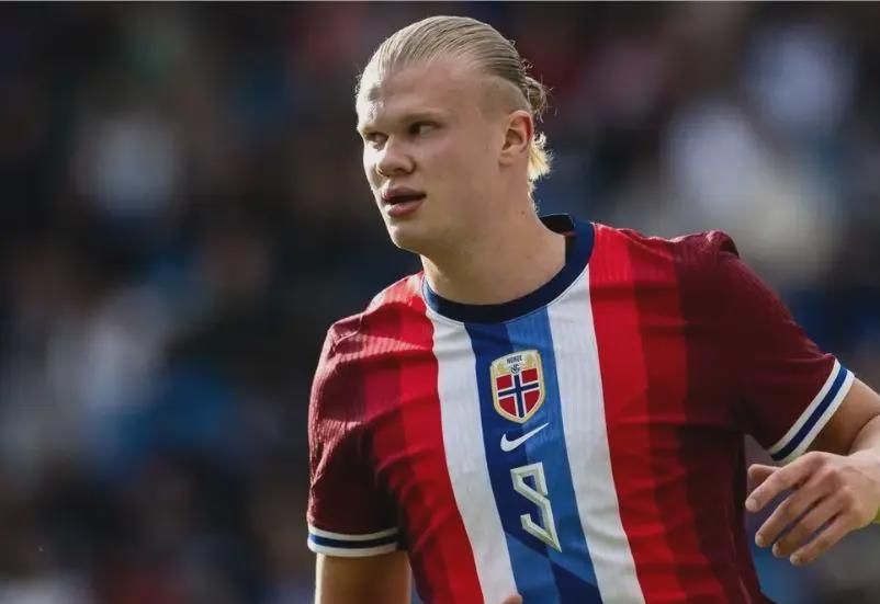 王飞获双料推广人奖，推动中国拳击发展，助力职业拳击繁荣。（王飞荣获双料推广人称号，助推中国拳击发展与职业拳击繁荣）