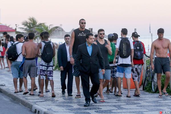 申花客战津门虎：双方均四外援出战，李可首发，阿代米替补（申花客场对阵津门虎：两队各派四外援，李可先发，阿代米替补）