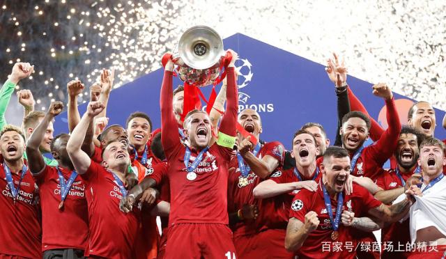 新赛季大幕即将拉开！@上海久事大鲨鱼官方微博 晒定妆照拍摄花絮！（新赛季将启幕，@上海久事大鲨鱼官方微博发布定妆照拍摄花絮！）