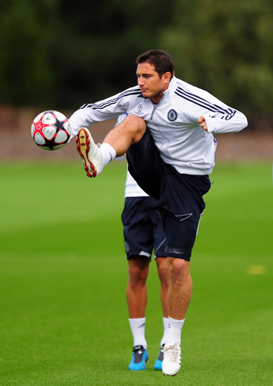 格拉斯纳：曼城的进攻令人印象深刻，但在防守端有可乘之机（格拉斯纳：曼城火力惊人，防线仍有破绽）