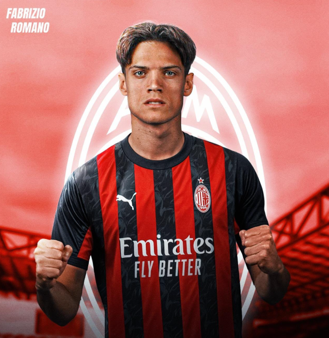 足球是朋友、梦想与人生的瞬间🔴⚫️⚽️（绿茵承载友谊与梦想，定格人生每一瞬🔴⚫️⚽️）