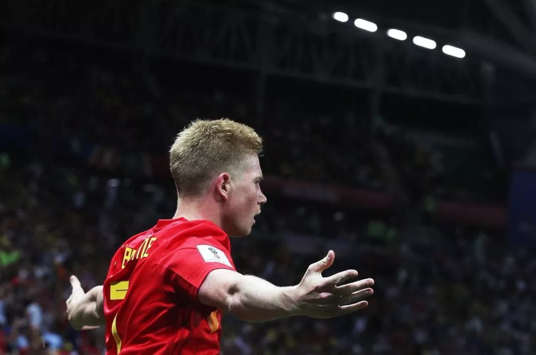 助教：齐达内执教时常让球员要微笑和享受，他特别懂球员想法（助教：齐达内执教时总提醒球员微笑享受，他深懂球员心思）